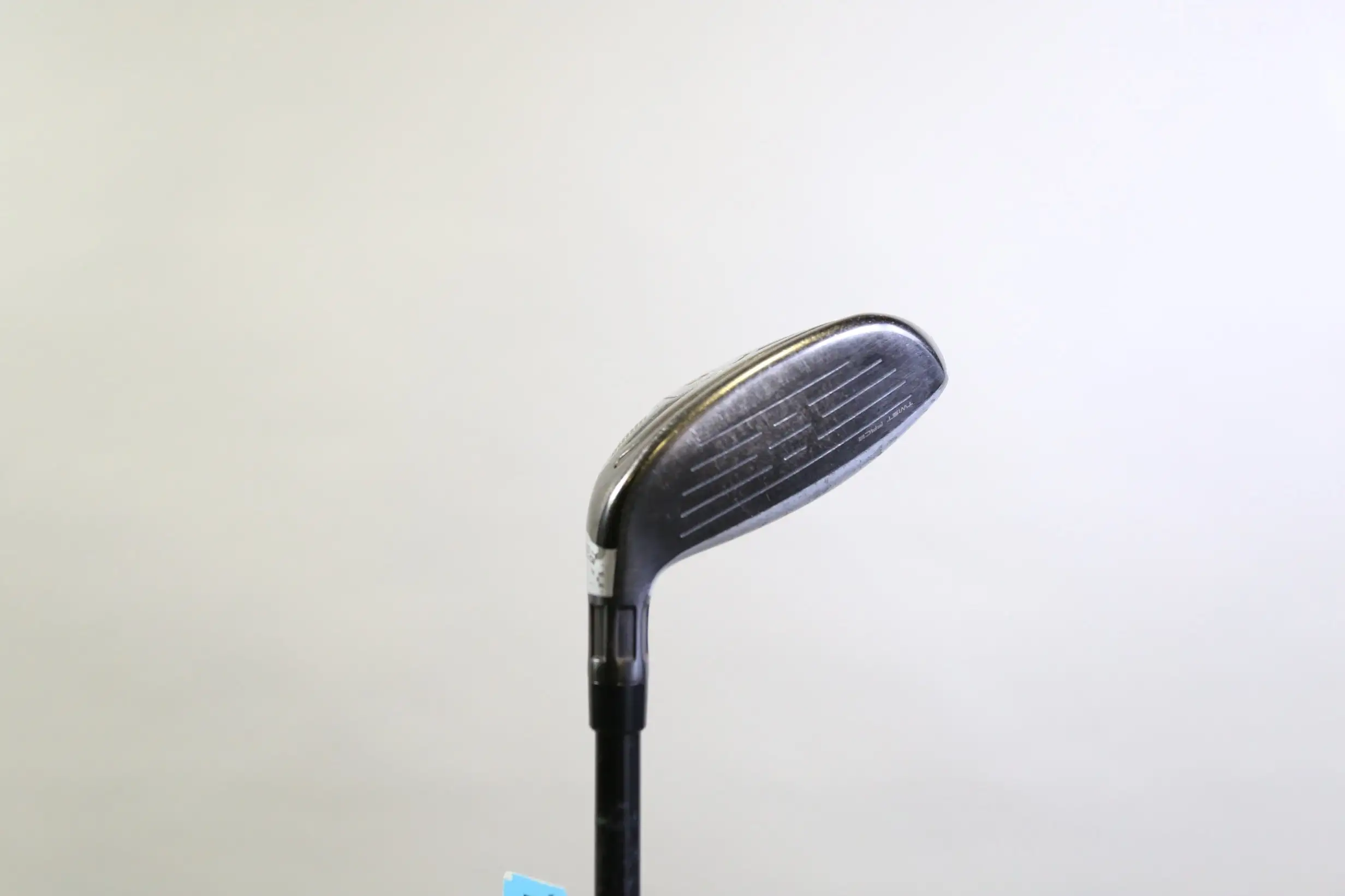 TaylorMade M6 4 Hybrid 22* RH 39.5 In Fujikura Atmos Graphite Shaft Senior Flex - Image 2
